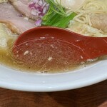 三馬路 - 着丼から香る香ばしい煮干しの風味と深い旨み