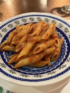 イタリアいざかや タベルナ - パスタはオリーブオイルに塩＋トマト味