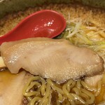 らーめん黒山 - トントロチャーシュー麺醤油1375円