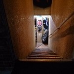 カナヤマ　エイティーズ - お店は地下一階