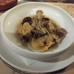 Nonna Nietta - 猪とクリのトルテッリ、乳茸とマイタケのブロード仕立て