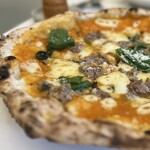 Fakalo pizza gallery - ニンジンのペーストとサルシッチャ