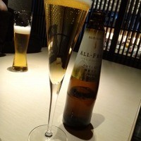 海人 - なんと、アルコールフリーが、シャンパングラスで出てきたのです！
                生ビールのグラスもお洒落で綺麗なのですが、
                ノンアルコールのほうが、それ以上…！
                
                なんだか嬉しくなってしました*^^*