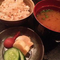 居間人 - 〆のガーリックライス&赤出汁&香の物