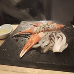 和風焼肉 和志牛 - ズワイガニの溶岩バター焼き