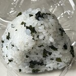 きまぐれカフェclover - おにぎり（天然塩わかめ）