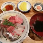 Taishuu Sakaba Choujirou - 海鮮丼♪