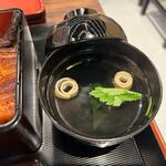 Unagi No Naruse - うな重にはお吸い物がセットになってました・・・