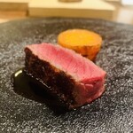 HAGI - ⑭【牛肉、人参、なつはぜ】
       ★ 短角経産牛と人参の薪火焼き、肉汁とナツハゼのソース