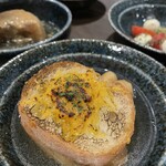 Yakitoritowaimpurasubisutoroodensambi - 餅巾着のおでん。。パンが焦げの味ーーー。