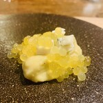 HAGI - ⑩【薩摩芋、岩魚】
       ★ 発酵薩摩芋のペースト、青黴チーズ、岩魚のイクラ