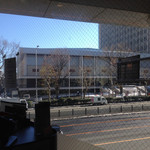 ねぎし - 目の前には青学が。