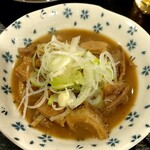 もつ焼き 涌谷 - 牛煮込み　650円