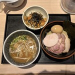 Itto - つけ麺+焼き鳥丼