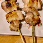 Yakitori Jimbou Chou Toriei - 明らかに焼き過ぎで焦げたモモ　放置していればこうなるよね