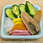 鮒兼 - 小さい器にしっかり入れ込んであって美味しいお新香