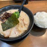 石田一龍 - 濃厚チャーシュー麺とご飯