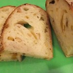 畑のコウボパン タロー屋 - ゆず酵母自家製ゆずピール、カシューナッツのカンパ