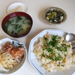 ゆあさ食堂 - 料理写真:日替わり チャーハン＆唐揚げ定食