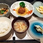 Restaurant 由 - 