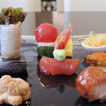 モダンチャイニーズkita - 蒸し鶏の生春巻き/鹿児島黒豚の叉焼 etc