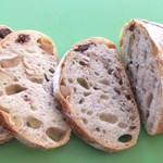 畑のコウボパン タロー屋 - かりん酵母としょうがのコンフィ、デーツ・ノア