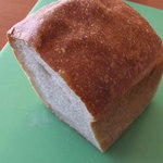 畑のコウボパン タロー屋 - すりつぶしいちご酵母の食パン
