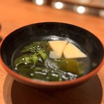 Kuzushi Kappou Komajiro - 筍と若布（わかめ）の吸い物