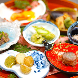 八寸♦四季折々の味が楽しめます