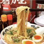 ラーメン魁力屋 - 麺リフト