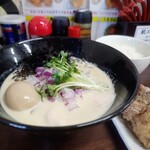 麺工房 しゅはり屋 - ラーパス特典で味玉1コサービス