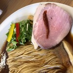 めん処 きよ洲 - 水菜のみじん切りとパプリカ、2種類のチャーシューが美しい！