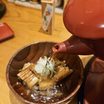 Bekkan Sugai - 出汁をかけて食べます。〆で食べてねと言われましたが、出汁が熱々のうちにすぐ1杯お茶漬けで食べました！これ正解かも(笑)