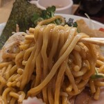 武蔵野アブラ學会 - 特濃油そば　麺リフト