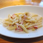 Trattoria Cicci Fantastico - ショートパスタベーコンと色々きのこペーストのクリームソース（サラダ、コーヒー付）¥1300