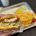 Shake Shack - チキンシャック　979円　+　フライ　550円　+　お水　0円