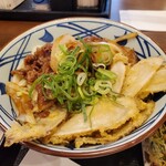 丸亀製麺 水戸店 - 牛すきごぼ天ぶっかけ(冷)