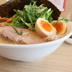 Tonkotsu Shouyu Ramen Isshin - 特製らーめん＋背脂＋辛子高菜