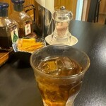 とんかつ 酒菜 くら - 冷たいお茶の提供