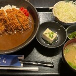 とんかつ 酒菜 くら - カツカレー定食全景
