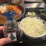 とんかつ 酒菜 くら - 卓上に用意された青じそドレッシング