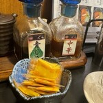 とんかつ 酒菜 くら - 卓上ドレッシング、芥子、醤油