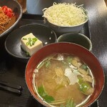 Tonkatsu Shusai Kura - 味噌汁、小鉢、サラダ、お新香