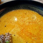 &スリランカTOKYO - モアカレー3辛で追加赤い部分が多くなりました。