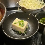 とんかつ 酒菜 くら - 小鉢の冷奴