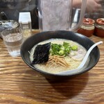 久留米らーめん 金丸 - ラーメン780円に麺増し100円