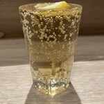 和風もつ料理 あらた - 特製ハイボールは謎のアルコールをジンジャーエールで割ってます✩.*˚
