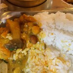 カトマンズキッチン - 混ぜながら食べる