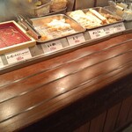 丸亀製麺 米沢店 - 天ぷら各種、弁当作成風景