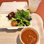 BEET EAT - チキンカレーのセット。